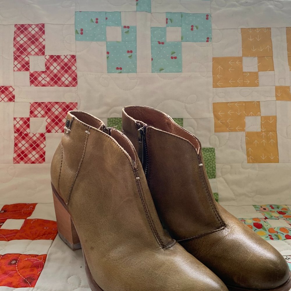 Bussola Booties